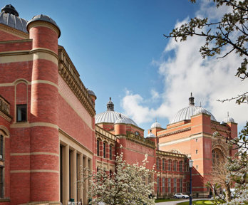 The Aston Webb building at the University of Birmingham on a sunny Spring day. 