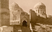 Old photograph of the Shakhzinde at Samarkand (1913).