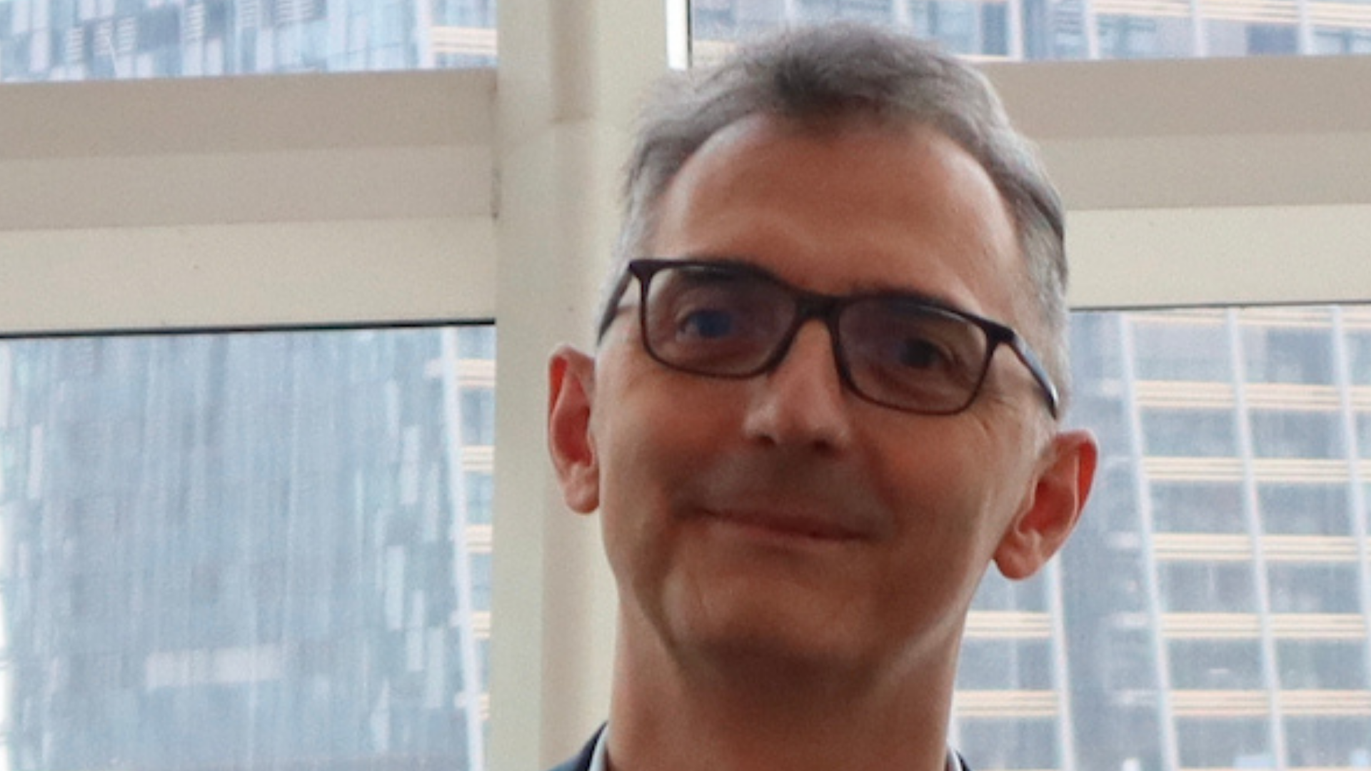 Headshot of Dariusz Wójcik smiling subtely.