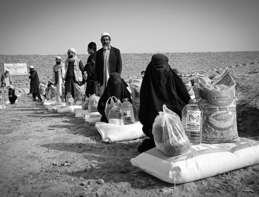 People receiving food aid